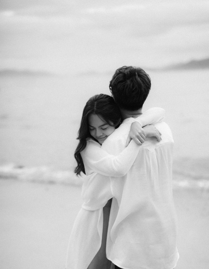 Phạm Quỳnh Anh ôm ấp trai lạ nhưng vẫn rơi nước mắt gửi lời người đến sau Ảnh 3