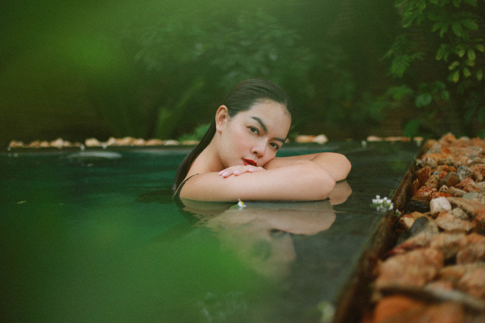 Cuộc đời mình đã có quá nhiều trải nghiệm, dù cố không nghĩ đến những chuyện đã qua nhưng khi thế hiện ca khúc, cảm xúc thật vẫn ùa về với mình.