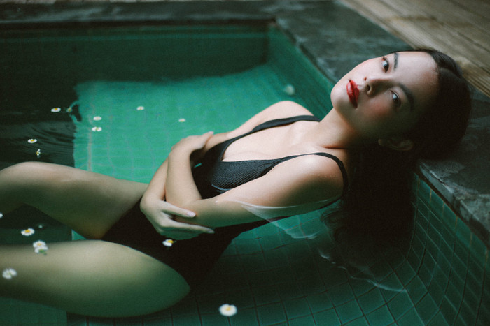 Phạm Quỳnh Anh ôm ấp trai lạ nhưng vẫn rơi nước mắt gửi lời người đến sau Ảnh 8