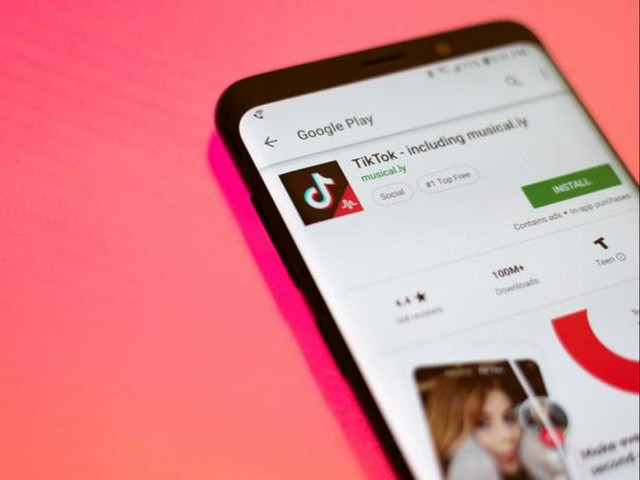 YouTube, thuộc Google, xem TikTok là một đối thủ lớn. Có nguồn tin nói rằng YouTube đang phát triển một tính năng video ngắn có tên Shorts để cạnh tranh với TikTok. Ảnh: Getty