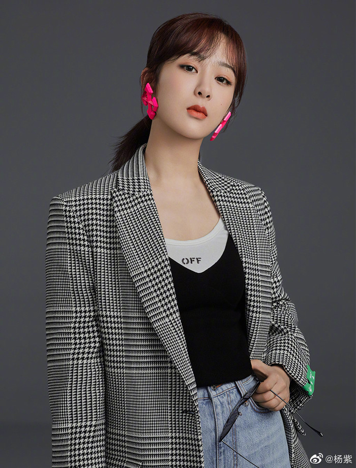 Dương Tử bị chê vì bộ ảnh quê mùa và gương mặt cứng đờ Ảnh 3