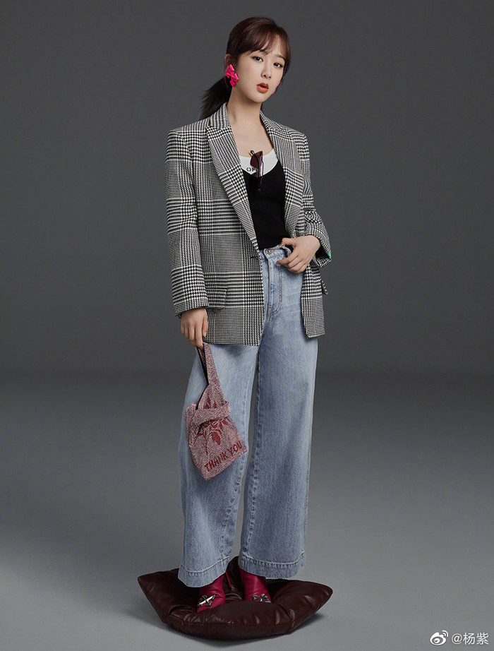 Dương Tử bị chê vì bộ ảnh quê mùa và gương mặt cứng đờ Ảnh 10