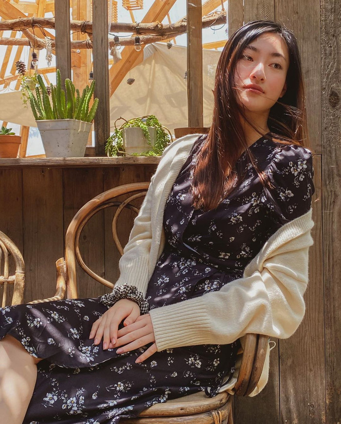 Hoa hậu Lương Thùy Linh tiếp tục khoe nhan sắc xinh tươi tắn tại Đà Lạt.