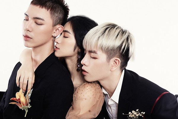 Đức Phúc cover nhạc của Lynk Lee, hiếm hoi lắm mới thấy Hòa Minzy 'trật tự' thưởng thức thế này! Ảnh 6