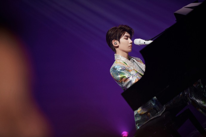 Vương Nguyên dù đen đúa, 'hai lúa' nhưng vẫn tỏa sáng vì nụ cười tươi rói Ảnh 5