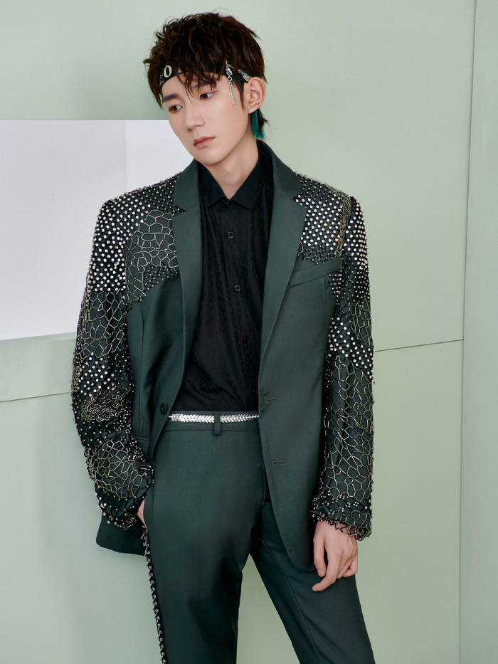 Vương Nguyên dù đen đúa, 'hai lúa' nhưng vẫn tỏa sáng vì nụ cười tươi rói Ảnh 8