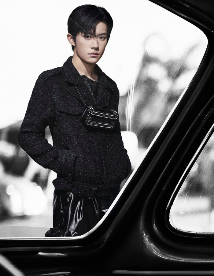 Dịch Dương Thiên Tỉ trở thành đại diện phát ngôn Armani, nhưng cư dân mạng chê anh chàng trông 'sai sai' trong bộ ảnh mới Ảnh 4
