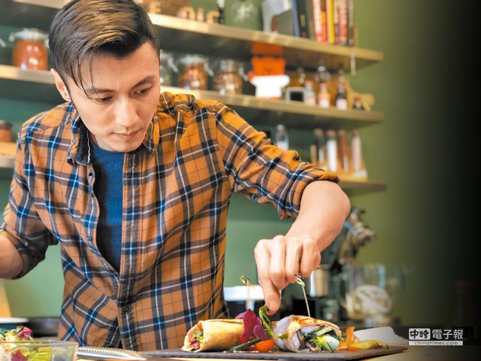 Tạ Đình Phong bực mình vì một vài nghệ sĩ trẻ tuổi quá phô trương khi lên show của mình Ảnh 14