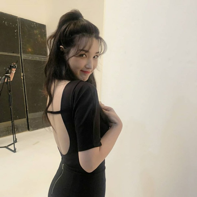 Hậu giảm cân, Yulhee tự tin diện trang phục bó sát khoe đường cong gợi cảm