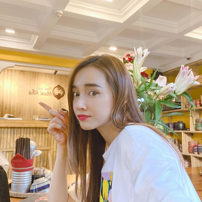 Ngoài ra nhan sắc 'mẹ một con' của Nhã Phương trong loạt ảnh được cô chia sẻ cũng khiến nhiều người phải trầm trồ