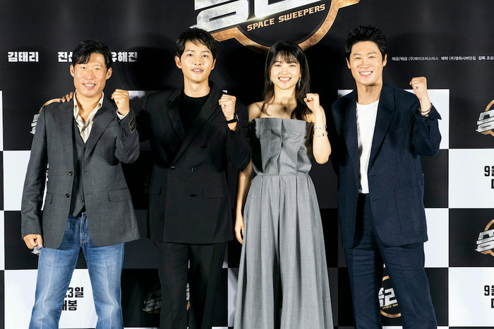 Song Joong Ki và Lưu Diệc Phi trở thành 'ông hoàng bà hậu xui xẻo' của showbiz Ảnh 7