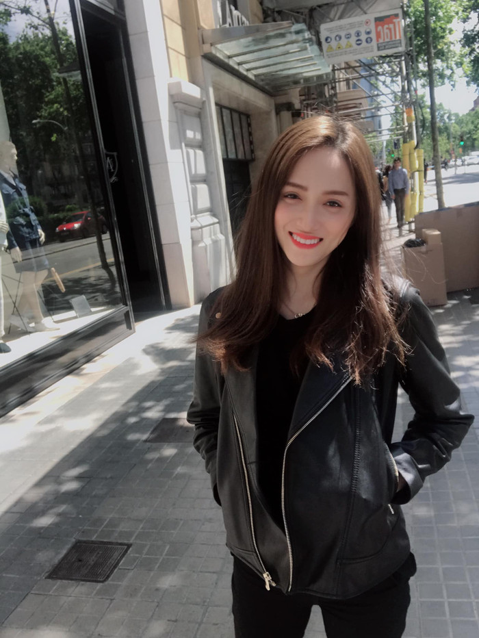 Biker jacket cùng cả cây đen cá tính, chất ngầu... 