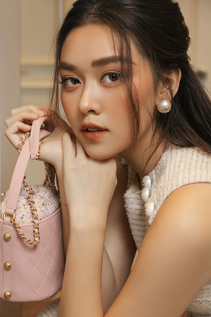 Chỉ một kiểu tóc đơn giản, Á hậu Tường San đã hóa thành 'nàng thơ' mùa thu xinh đẹp kiêu kì gây bao thương nhớ