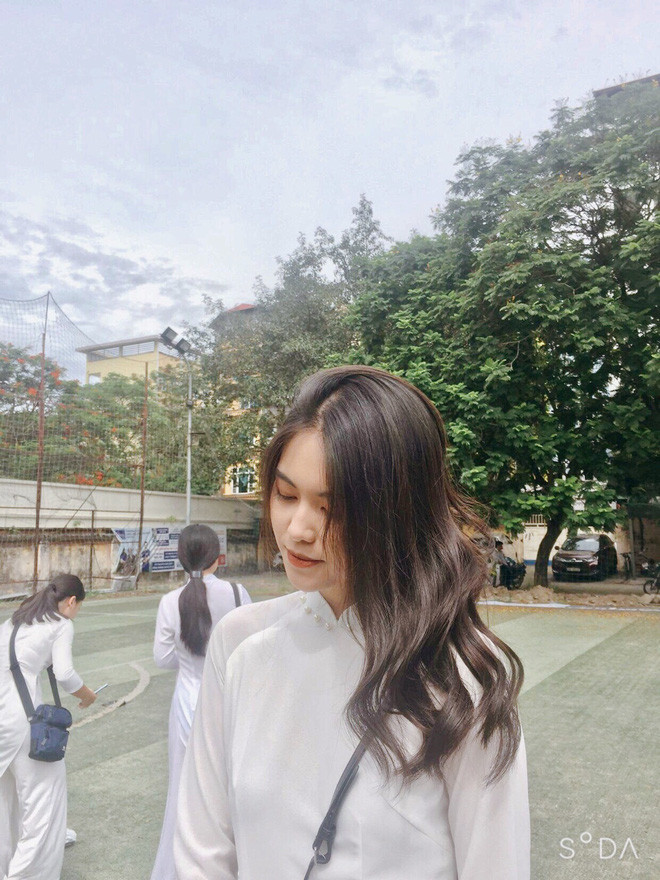 Xuất hiện vài giây trên sóng truyền hình, nữ sinh ngồi ghế khán giả Olympia bất ngờ trở thành đề tài làm thơ của CĐM Ảnh 10