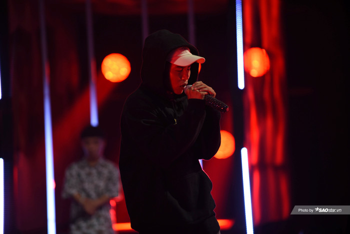 Lowkey vụt sáng ở vòng Đấu nhóm với bản Rap về mẹ xúc động khiến LK suýt rơi nước mắt Ảnh 5