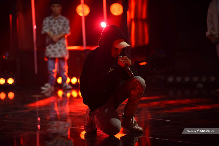 Lowkey vụt sáng ở vòng Đấu nhóm với bản Rap về mẹ xúc động khiến LK suýt rơi nước mắt Ảnh 8