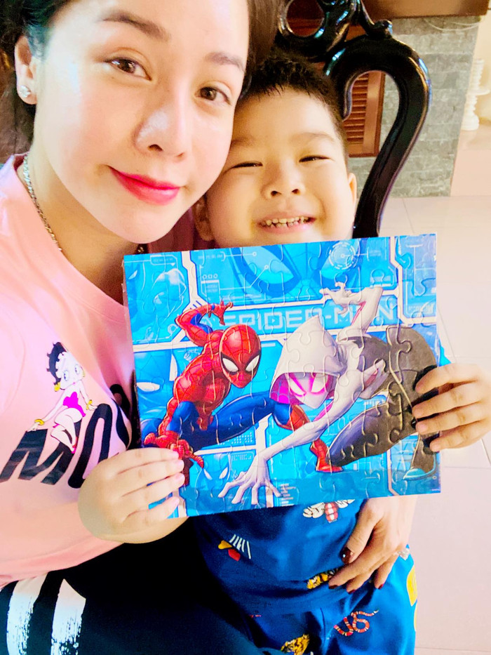 Người hâm mộ đều đang hy vọng cô sẽ sớm thắng kiện để được ở bên con trai