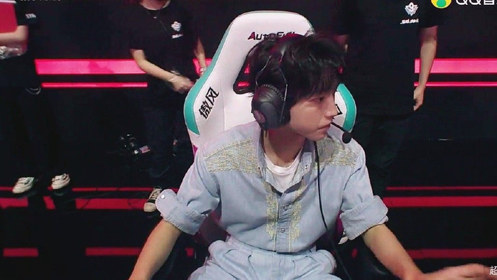 Hashtag 'Vương Tuấn Khải là nam chính E-sport' lên no.1 hot search Ảnh 13