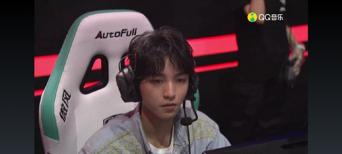 Hashtag 'Vương Tuấn Khải là nam chính E-sport' lên no.1 hot search Ảnh 15