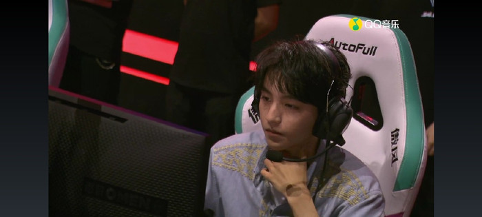 Hashtag 'Vương Tuấn Khải là nam chính E-sport' lên no.1 hot search Ảnh 16