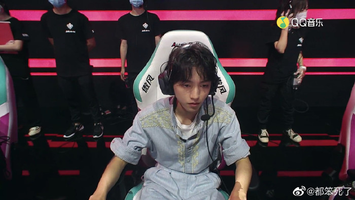 Hashtag 'Vương Tuấn Khải là nam chính E-sport' lên no.1 hot search Ảnh 8