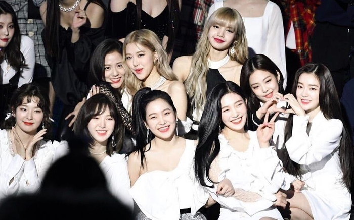 Tên bài hát suýt trùng nhau, giờ đến cả vũ đạo cũng 'y bài', fan của Black-Velvet không biết nên mừng hay vui? Ảnh 2