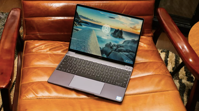 Huawei MateBook 13 sử dụng Huawei Shark Fin Design 2.0 cho hệ thống làm mát. Ảnh: CNET