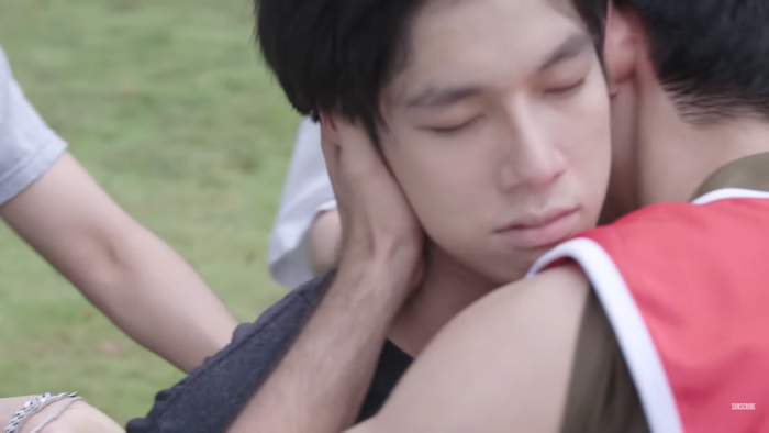 'Still 2gether' tập 3: Phukong - Mil cuối cùng đã thành 1 đôi nhưng Tine lại cô đơn phát khóc vì thiếu Sarawat Ảnh 40