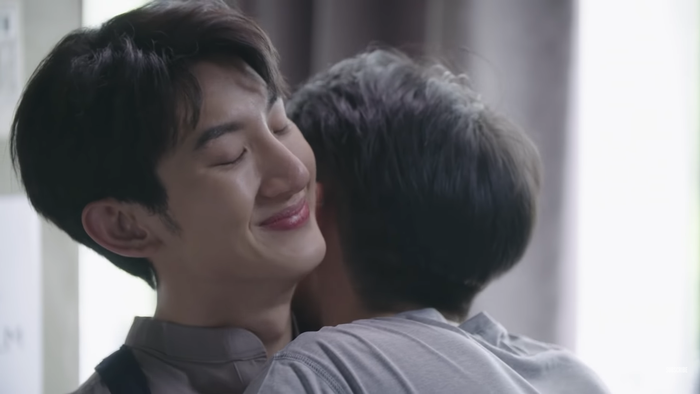 'Still 2gether' tập 3: Phukong - Mil cuối cùng đã thành 1 đôi nhưng Tine lại cô đơn phát khóc vì thiếu Sarawat Ảnh 51