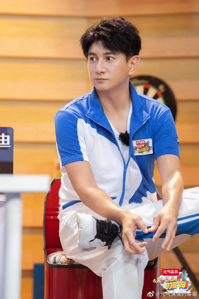 Dàn bảo vệ của 'Ca ca tràn đầy sức sống' đẩy ngã Ngô Kỳ Long nhưng không bị cư dân mạng khiển trách Ảnh 3