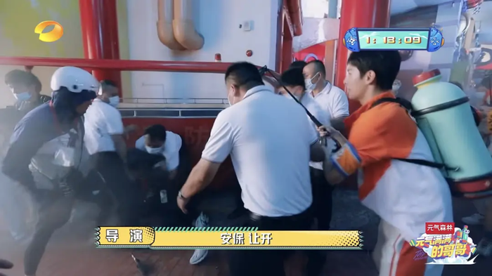 Đạo diễn: Bảo vệ, tránh ra