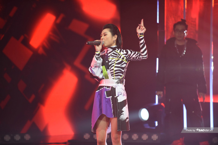 Dù không có lợi thế ngoài hình nhưng phong cách ăn mặc của Tuimi luôn gây ấn tượng người đối diện