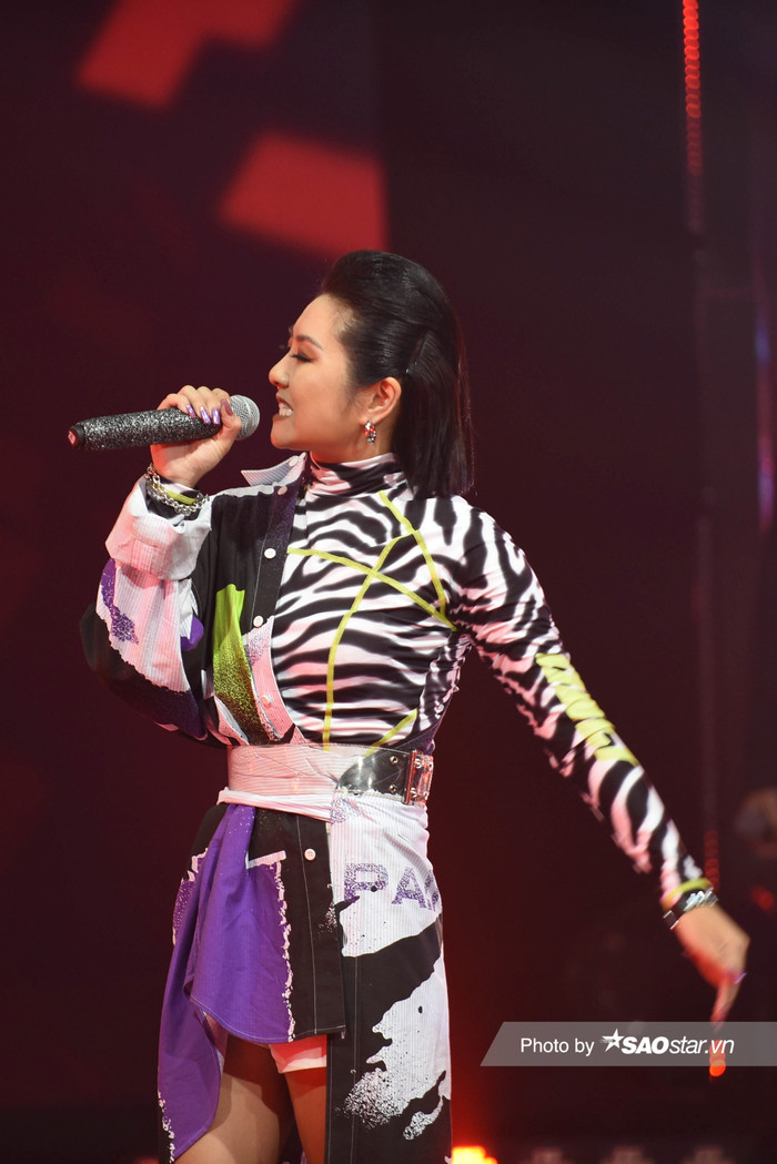 Nữ rapper có tính cách 'mạnh mẽ' cũng chọn trang phục như chính cá tính của mình 