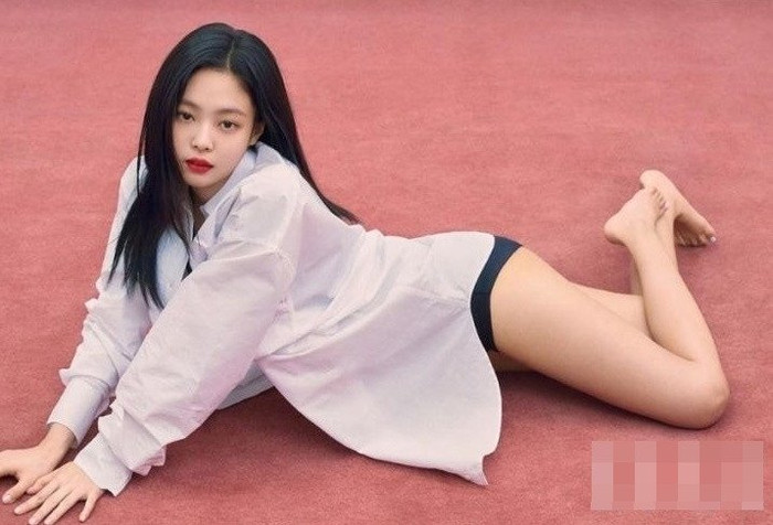 Stylist cứ việc để BlackPink mặc đồ mát mẻ, đã có Blinks bảo vệ hết cỡ thế này Ảnh 6