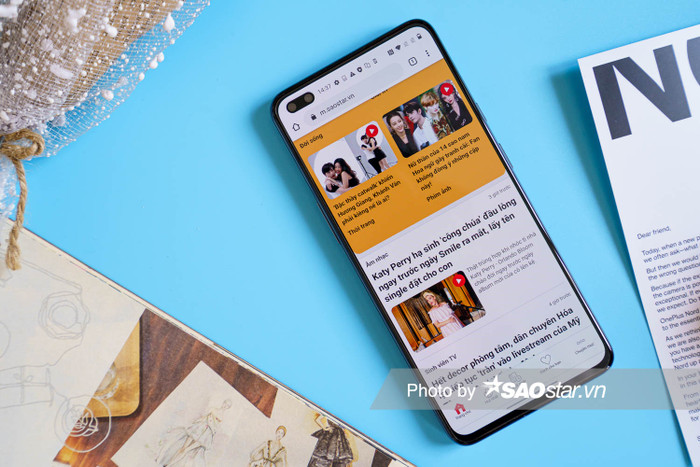  Màn hình của OnePlus Nord 5G có kích thước 6.44 inch độ phân giải Full HD+, công nghệ hiển thị Fluid AMOLED, kính bảo vệ Gorilla Glass 5 và tần số quét 90Hz, đây là điểm đáng chú ý của thiết bị so với các sản phẩm trong tầm giá.
