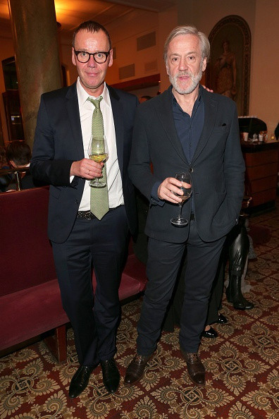 Roland Mary (bên phải - 68 tuổi), chồng của Nicole.