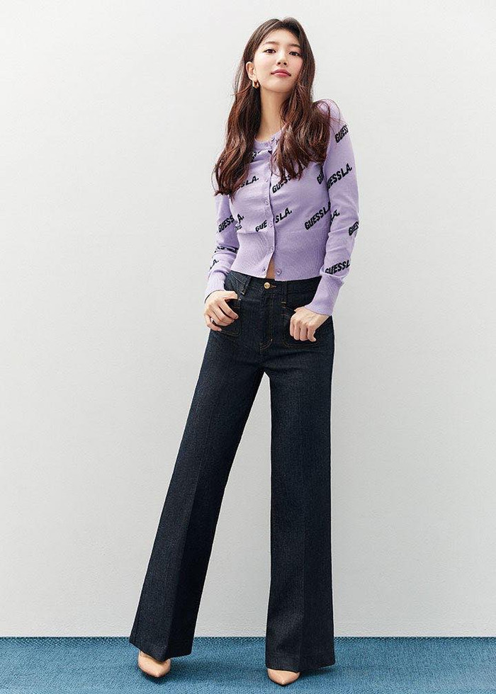 Ra phố cuối tuần với một kiểu áo cardigan ôm màu tím mix cùng jeans ống rộng cạp cao