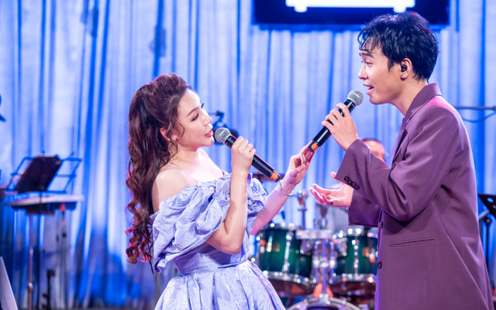 Lâu ngày tái xuất sân khấu, Hồ Quỳnh Hương khiến fan mê mẩn với vẻ đẹp 'hack tuổi' Ảnh 2