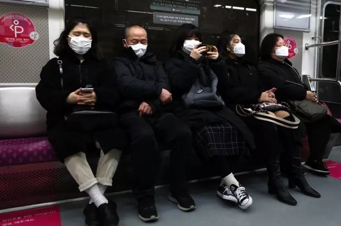 Bị nhắc nhở đeo khẩu trang, người đàn ông hành hung khách trên tàu điện ngầm Ảnh 3