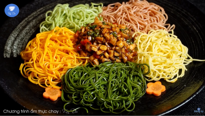 Chuyên gia ẩm thực Nguyễn Dzoãn Cẩm Vân bất ngờ trở thành YouTuber Ảnh 6