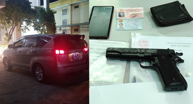 Xe ôtô biển xanh và khẩu súng tang vật. Ảnh: Lê Trai/Zing