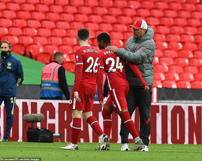 HLV Klopp trao cơ hội cho Rhian Brewster, nhưng tiền đạo 20 tuổi gây thất vọng.