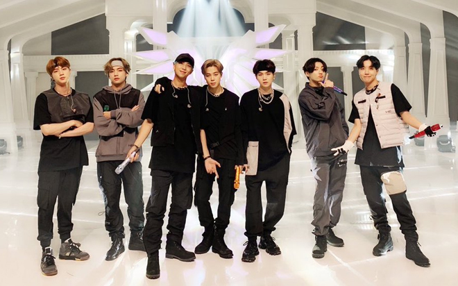 Hát toàn bài cũ nhưng sân khấu tại FNS Music Festival 2020 của BTS có gì khiến Knet vẫn phải tấm tắc ngợi khen? Ảnh 2