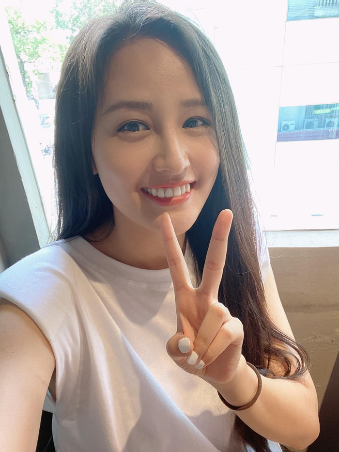 Những lần cô nàng thoải mái khoe nhan sắc thật của bản thân đều nhận được sự yêu thích từ công chúng.