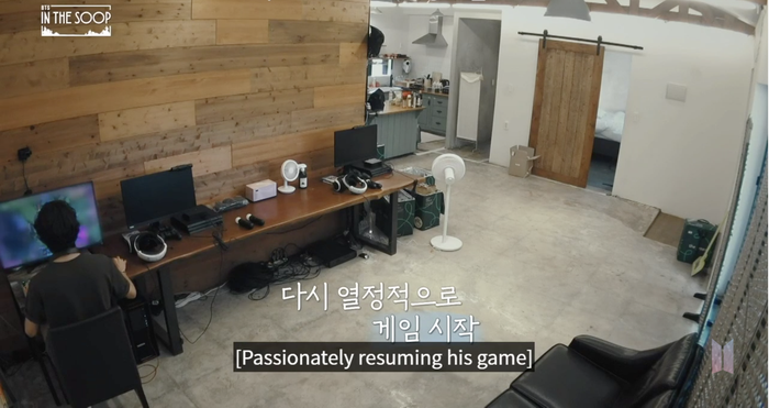 Điều này cũng dễ hiểu vì V chỉ thử chơi Liên Minh Huyền Thoại. (Ảnh: Big Hit Entertainment)