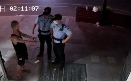 Không muốn đi làm nhưng lại sợ bị chết đói, nam thanh niên đập máy ATM để được ngồi tù Ảnh 2