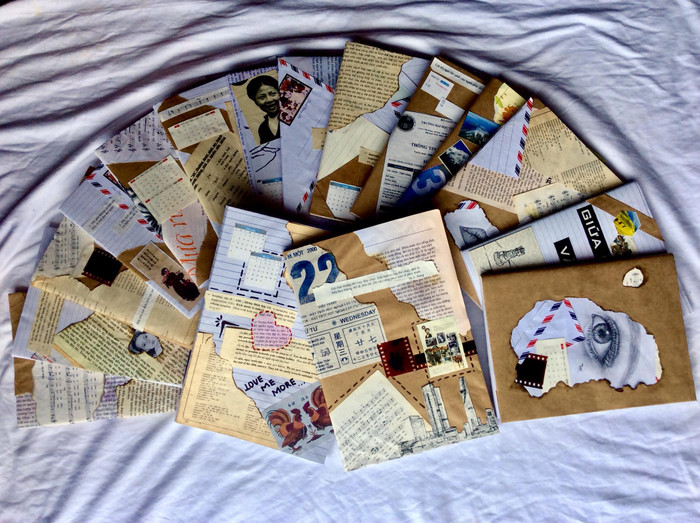 Toàn bộ số vở cho năm học mới đã được dán bìa kỹ càng và bắt mắt. 