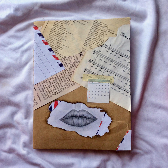 Không chỉ có con mắt sáng tạo, nam sinh còn có đôi tay tài ba khi vẽ những họa tiết đặc sắc và giống như thật. Điển hình ở đây là đôi môi trên bao thư!