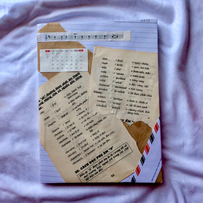 Tận dụng cả những trang kiến thức tiếng anh làm bìa bao vở, vừa gây ấn tượng vừa tăng khả năng học môn này. 