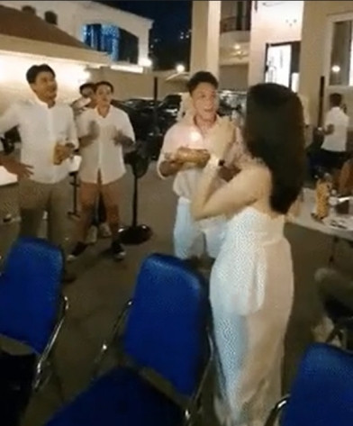 Linh Rin hạnh phúc khi được Phillip Nguyễn và hội bạn bất ngờ tổ chức sinh nhật Ảnh 3